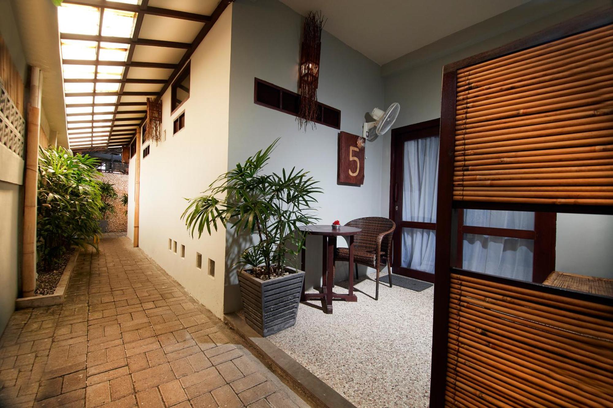 Cocotinos Lembeh A Boutique Dive Lodge Bitung Екстериор снимка